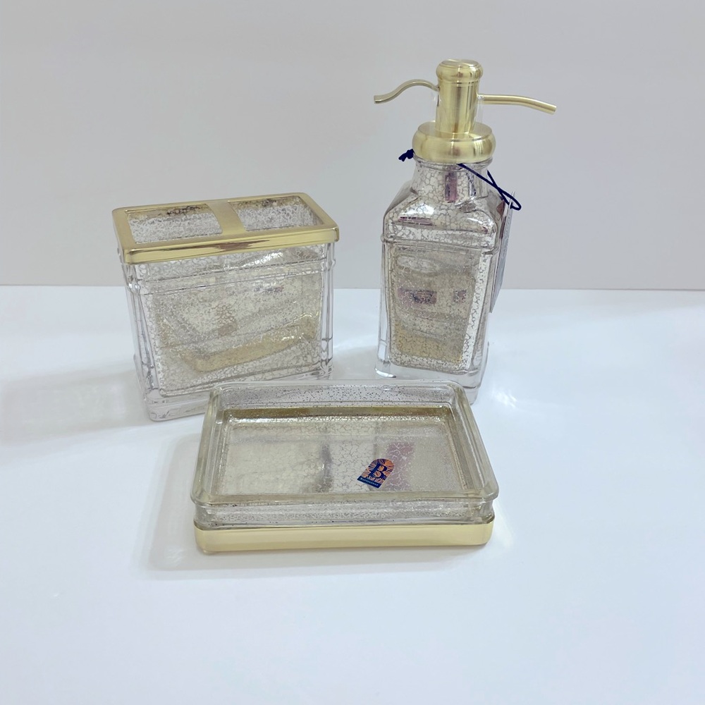 Golden bath accessories set